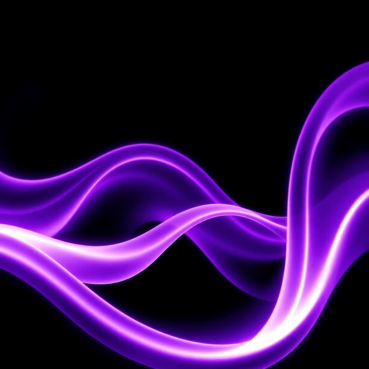 Ondas de energia abstratas em roxo e preto, representando a marca VOLTAGE